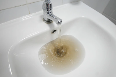 Жители КГСХА жалуются на грязную воду и отключения