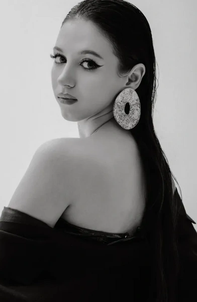 Яна Легкодимова | www.starhit.ru