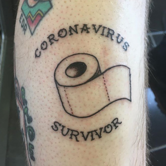 На грани сумасшествия: 15 татуировок, посвященных коронавирусу
