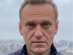 Алексея Навального приговорили к 3,5 годам колонии