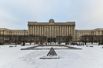 Где снимали «Мастера и Маргариту»: подвал главного героя переехал в Хамовники, а психбольница — в питерскую библиотеку