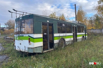Троллейбус № 315 с 2013 года работал в Перми, а в 2020 его отдали в Березники, где в 2024 году его порезали на металлолом | Источник: читатель 59.RU