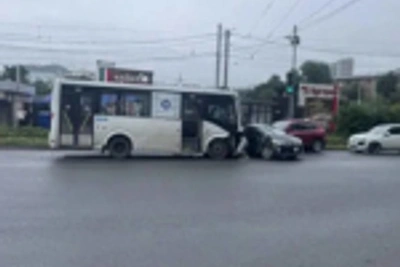 ДТП на Борисенко: столкнулись три авто и автобус, пострадал человек