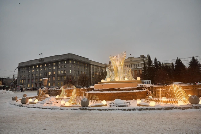 К 15 декабря на центральной аллее оформят новогоднюю фотозону | Источник: Александр Ощепков / NGS.RU