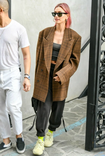 Хейли Болдуин в Лос-Анджелесе, 11 января | marieclaire.ru