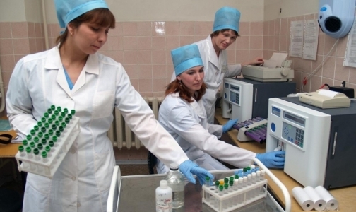 Минздрав разрешил студентам-медикам и фармацевтам работать на старших курсах
