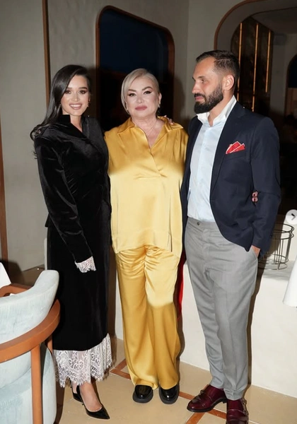 8 ноября маме Ксении исполнилось 65, это событие семья отметила в столичном ресторане