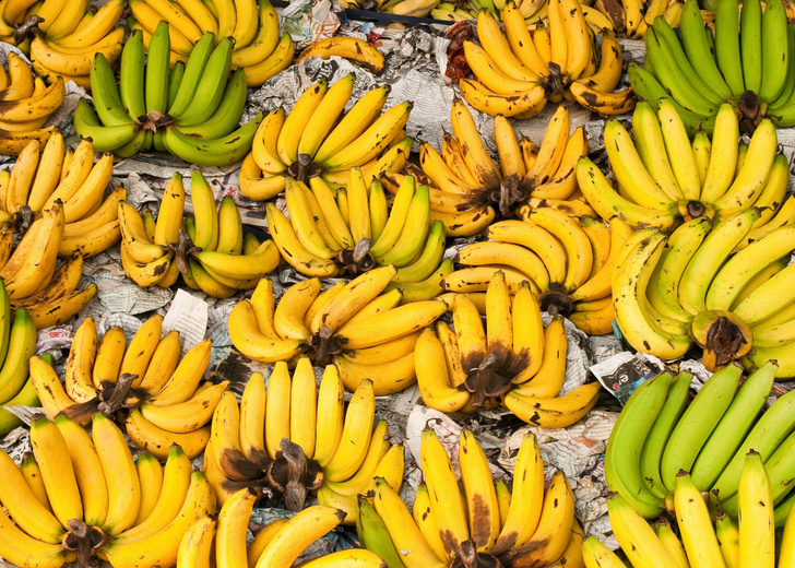 Почему банан чернеет точками?
