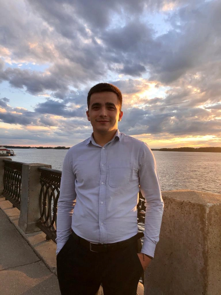 Судя по соцсетям, молодой человек ведет вполне благополучную жизнь | Источник: freesemenovsergey/ Вконтакте