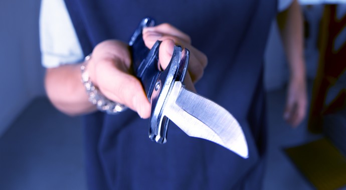 Когда подросток берется за нож: как предотвратить трагедию