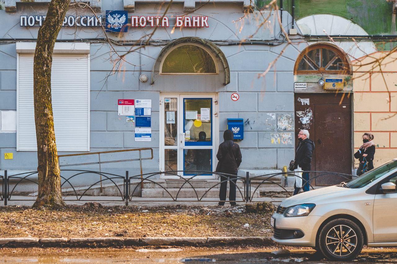 Почтальонов в Прикамье обязали покупать продукты в своих отделениях из-за «мизерных продаж»