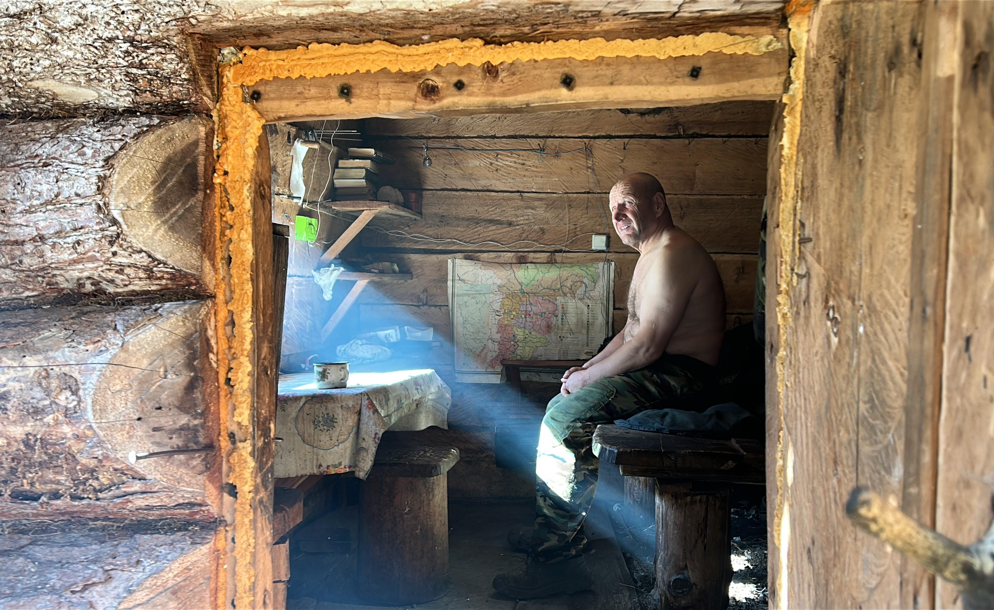 «Мы уйдем — и тут уже никого не будет». Как выживают последние охотники-промысловики Сибири: репортаж из дремучей тайги