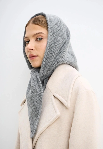 Шерстяная косынка — лучшая альтернатива шапкам (без вреда для прически)