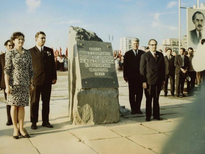 Церемония закладки камня для памятника в 1971 году. | Источник: pastvu.com