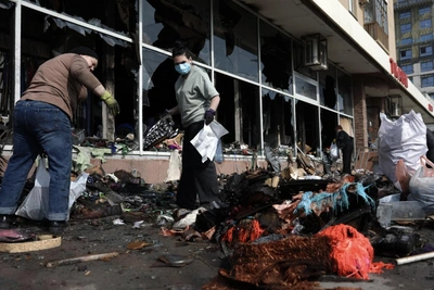 Что осталось после пожара в магазине тканей в Омске