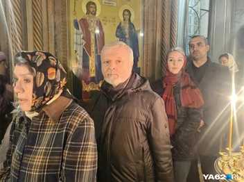Православные начали собираться в храм ближе к 11 часам вечера | Источник: Кристина Мельникова / YA62.RU