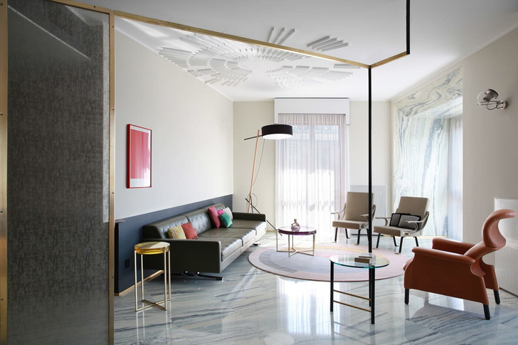 Переливы мрамора: необычный интерьер миланской квартиры (фото 2)