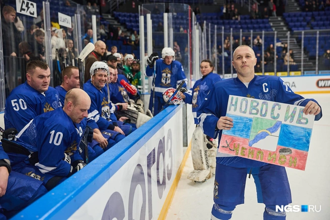 Лучшим защитником признан Иван Пинаков (Сборная Прокуратуры Новосибирской области и УФСБ по Новосибирской области), а лучшим вратарем стал Дмитрий Кобелев (ГУ МВД России по Новосибирской области) | Источник: Александр Ощепков / NGS.RU