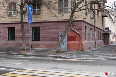 В волгоградской сталинке хотят сделать дверь для юридической фирмы