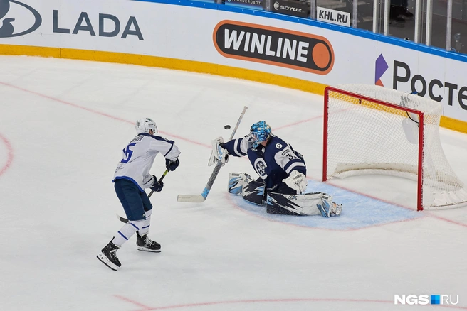 Матч завершился со счетом 3:4 в пользу гостей города | Источник: Александр Ощепков / NGS.RU