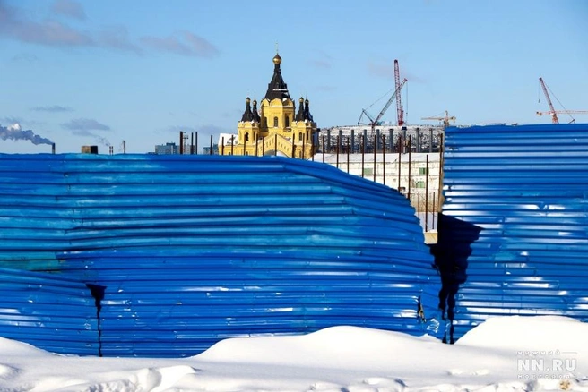 Год назад длина синих заборов в Нижнем Новгороде достигла 777 км | www.nn.ru
