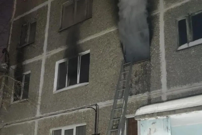 Подростки застряли на балконе при пожаре в Екатеринбурге