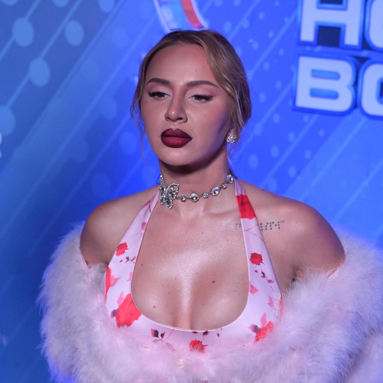 Сергей Соседов поднял на смех Анну Асти: «Да какая ты, к черту, царица? Поешь все на один мотив!»