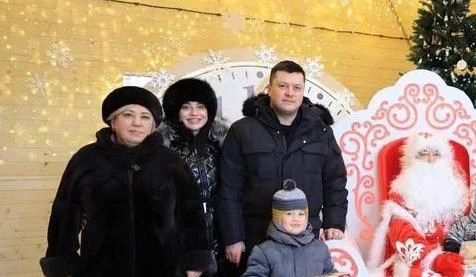 Семья мэра посетила уфимского Деда Мороза | Источник: Ратмир Мавлиев / Vk.com