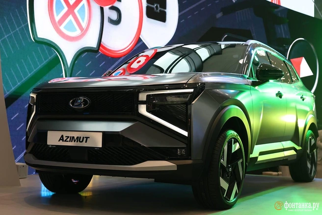 «Чуть дороже, чем Vesta». Показанную на ПМЭФ Lada Azimut будут дорабатывать | Источник: Дарья Драй / «Фонтанка.ру»