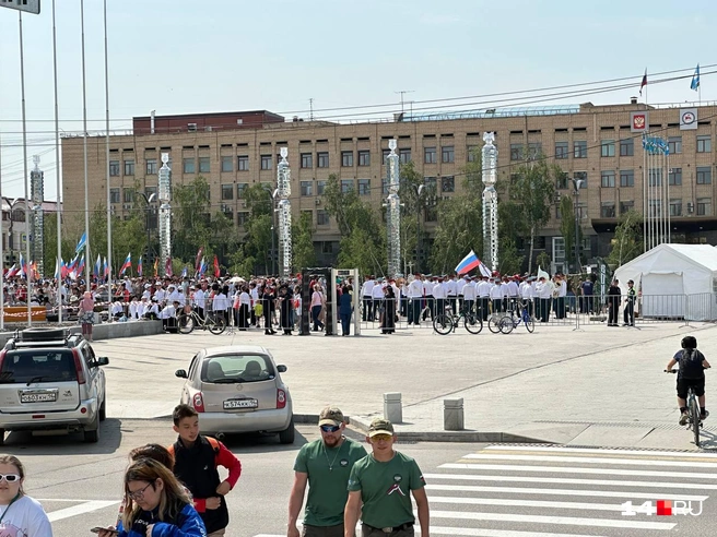 На площади столпотворение | Источник: Илья Константинов / 14.RU