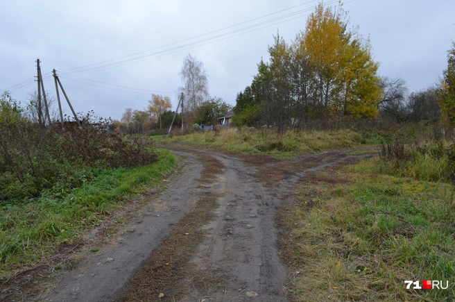 Так выглядит большинство дорог в поселке Панино Киреевского района | Источник: Максим Улитов / 71.RU