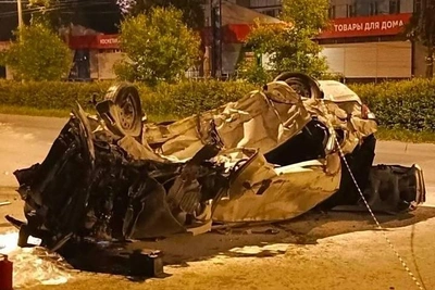 Lada Granta всмятку после ДТП с Mercedes в Челябинске