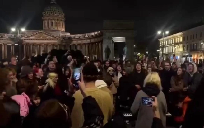 Запрос Бастрыкину и Колокольцеву о выступлении музыкантов «Стоптайма» написал депутат Госдумы Романов. Ему показал видео другой депутат | Источник: кадр из видео телеграм-канала стоптайм