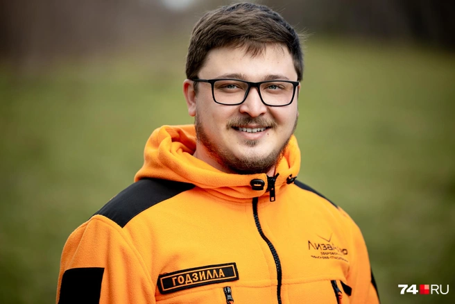 Виталий Гайсин, 28 лет, интернет-маркетолог. Позывной «Годзилла». В отряде&nbsp;— два года, старший на месте, старший it-направления Челябинской области, инструктор новичкового направления | Источник: Наталья Лапцевич