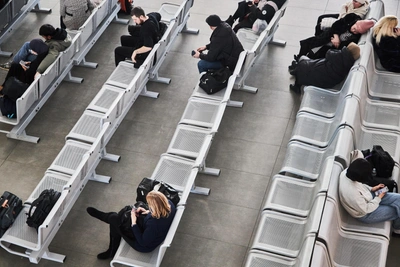 Авиакомпанию оштрафовали за некормленых пассажиров в Петербурге