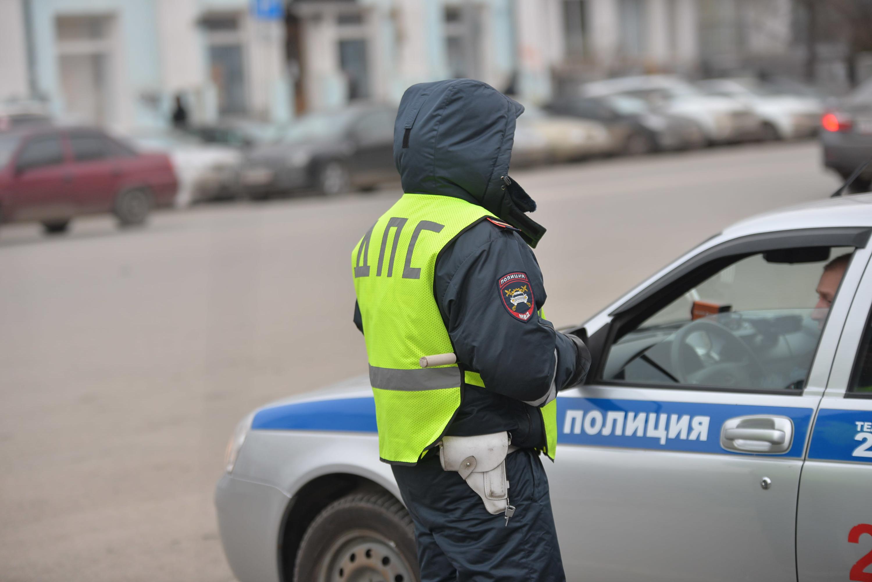 Двух сотрудников ГИБДД из Архангельска задержали из-за взятки - 2 июня 2023  - 29.ру