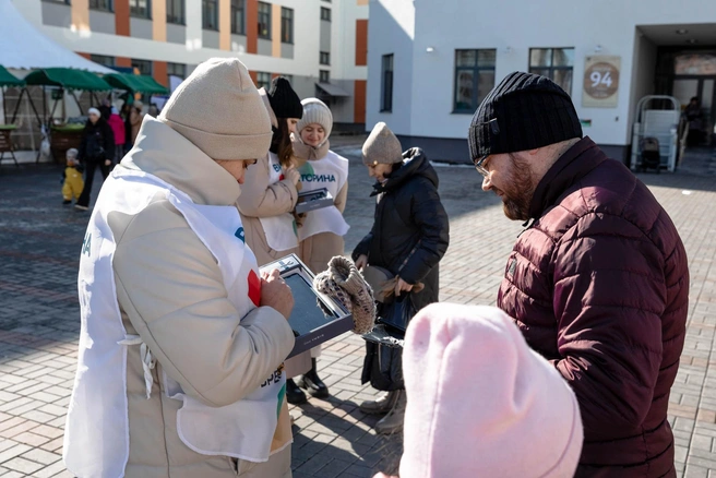 Девушка заказала онлайн блестящее вечернее платье и ужаснулась полученному товару