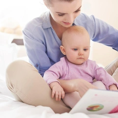 Почему планшет никогда не заменит книгу и стоит ли читать вслух младенцам: 5 мифов о раннем чтении