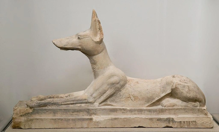 Лежащий Анубис. Статуэтка. Египет, 664–30 гг. до н. э. | Источник: Wikimedia Commons 