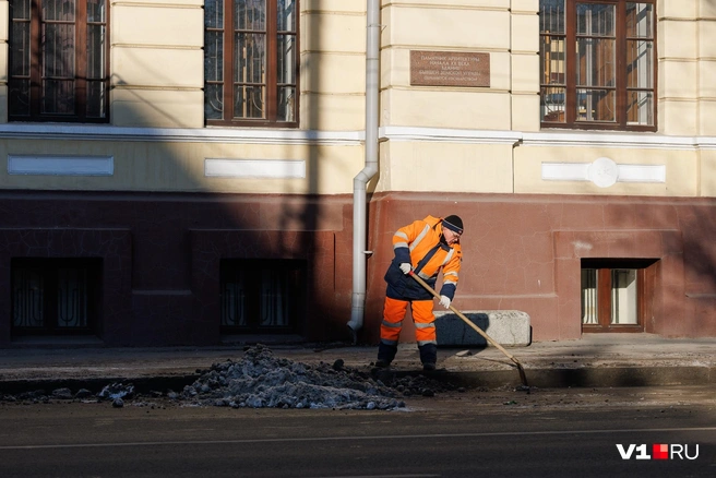 А кто-то работает с самого утра, несмотря на дату в календаре | Источник: Алексей Волхонский / V1.RU