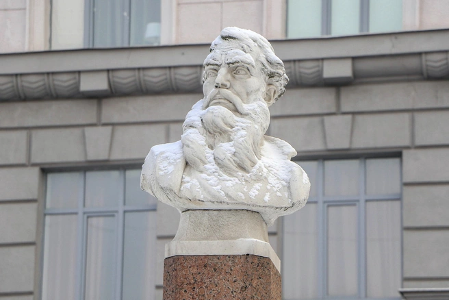 Памятники и бюсты Козьмы Минина до сих пор стоят по всей России | Источник: Наталья Бурухина / NN.RU