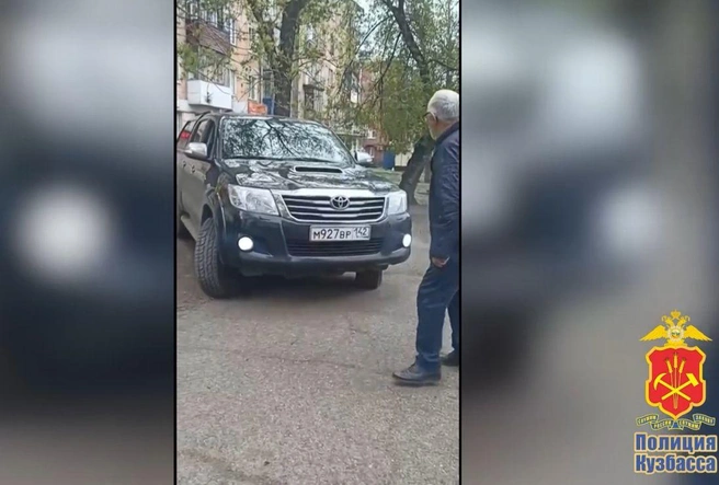 Фотография автомобиля Toyota Hilux на тротуаре | Источник: www.city-n.ru