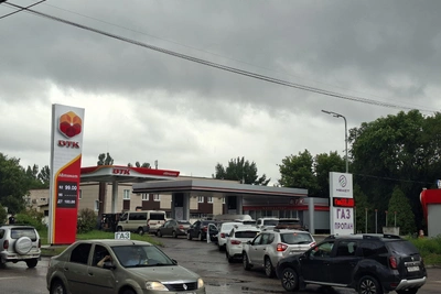 Топливный кризис в Воронеже: очереди из сотен машин и рост цен