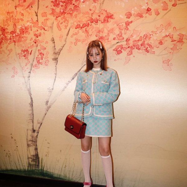 С чем носить мини-юбку осенью: модные лайфхаки японских фэшн-блогеров