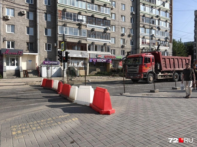 Участок, где проводятся работы, огорожен  | Источник: Павел Красоткин / 72.RU 