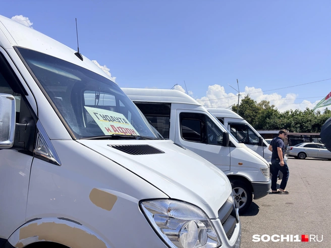 Маршрутки в принципе в удовлетворительном состоянии, но кондиционеров нет | Источник: Анна Грицевич / SOCHI1.RU