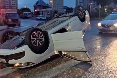 В Екатеринбурге инструктор по вождению перевернул авто