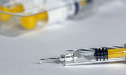 В Китае успешно завершился второй этап испытаний вакцины от коронавируса