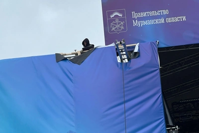 В Мурманске устанавливают сцену для концерта Uma2rman