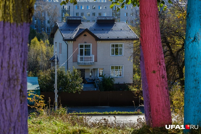 Встречаются и коттеджи | Источник: Булат Салихов / UFA.1RU